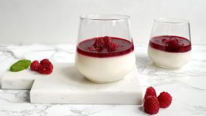 panna cotta im glas