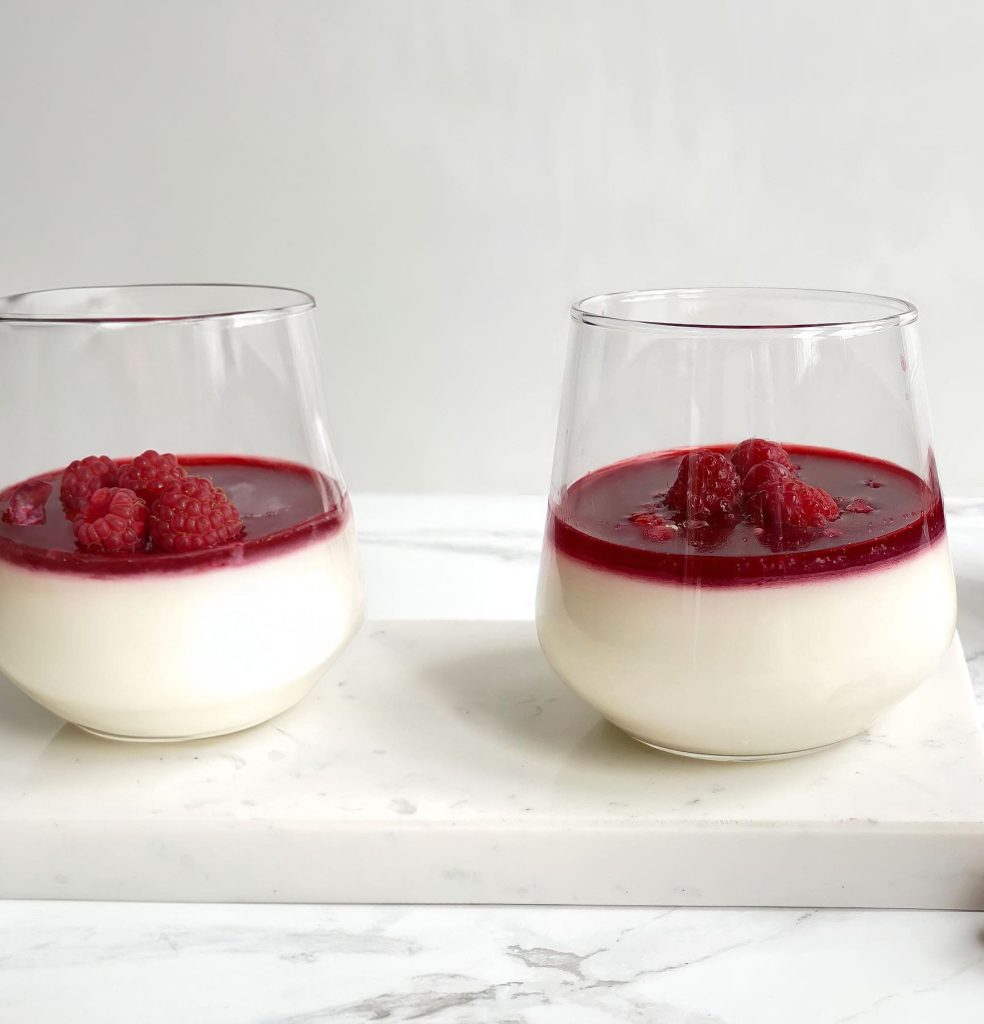 panna cotta mit himbeeren